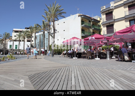 Der Gehweg am Strand in Playa San Juan A Ort zum Bummeln entspannen und Essen Teneriffa-Kanarische Inseln-Spanien Stockfoto