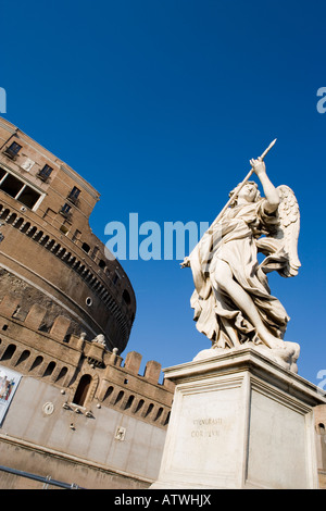 Die Engel Statuen von Bernini entlang der San´Angelo-Brücke. Stadt von Rom. Lazio Rom. Italien Stockfoto