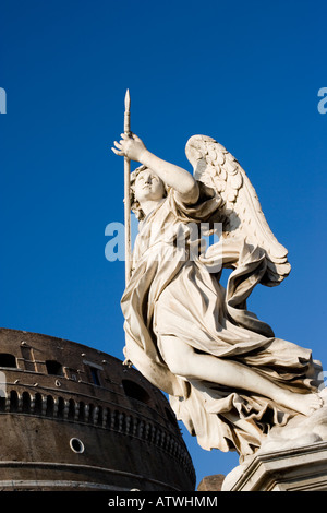 Die Engel Statuen von Bernini entlang der San´Angelo-Brücke. Stadt von Rom. Lazio Rom. Italien Stockfoto