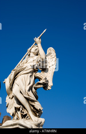 Die Engel Statuen von Bernini entlang der San´Angelo-Brücke. Stadt von Rom. Lazio Rom. Italien Stockfoto