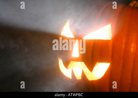 Wütend Rauchen Halloween-Kürbis Stockfoto