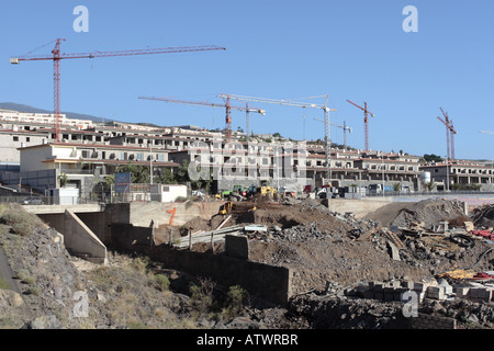 Bau neue Wohnungen auf einer Baustelle oberhalb Playa Arena in der Nähe von Los Gigantes, Teneriffa, Kanarische Inseln Stockfoto