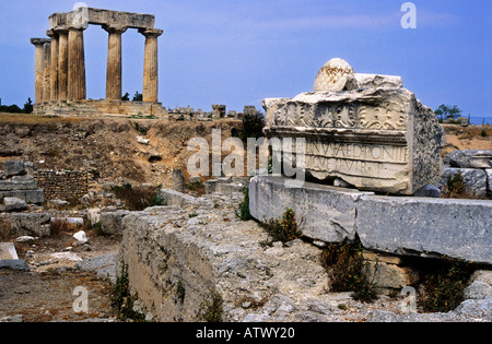 Tempel des Apollo und andere Ruinen von antiken Korinth, Griechenland Stockfoto