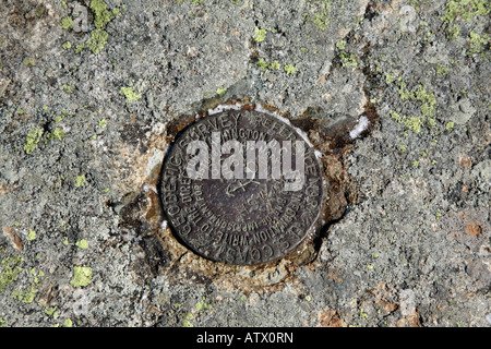 Appalachian Trail uns geologischen Marker auf dem Gipfel des Mount Lafayette in den Wintermonaten befindet sich in den White Mountains Stockfoto