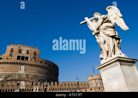 Die Engel Statuen von Bernini entlang der San´Angelo-Brücke. Stadt von Rom. Lazio Rom. Italien Stockfoto