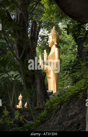 Goldene Buddha-Statuen von Wat Prabang Phoutthalawanh auf Mount Phu Si, Luang Prabang. Laos. Stockfoto