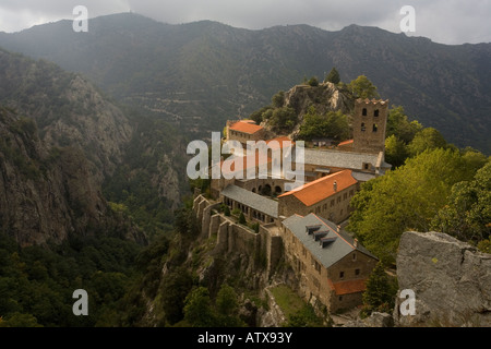 Abbe de St Martin du Canigou (Abtei von St-Martin von Canigou), Pyrenäen in der Nähe von Vernet-Les Bains Frankreich, herrliche Berglandschaft Stockfoto