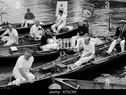 Swan Upping findet jährlich auf der Themse zwischen Sunbury und Abingdon jeden Juli England UK Stockfoto