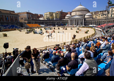 Reiten zeigen Piazza del Plebiscito-Neapel-Kampanien-Italien Stockfoto