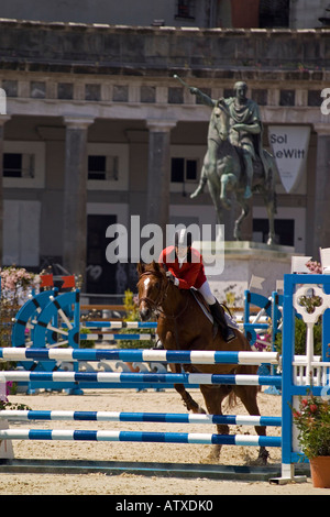 Reiten zeigen Piazza del Plebiscito-Neapel-Kampanien-Italien Stockfoto