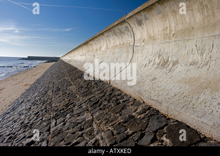 Frinton auf See Wasser Meer Wand gegen Erosion zu schützen. Stockfoto