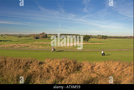 Zwei Golfer auf der The Frinton am Meer Golf club Stockfoto