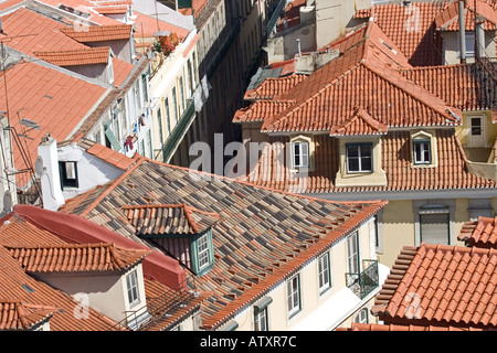Rot gefliesten Dächer in der Baixa-Viertel von Lissabon Stockfoto