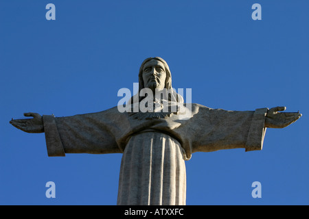 Cristo-Rei vor einem klaren blauen Himmel Stockfoto