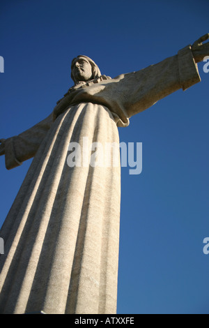 Cristo-Rei vor einem klaren blauen Himmel Stockfoto