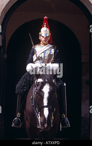 Pferd-Wache sitzen auf Pferd außerhalb der Horse Guards Parade, Whitehall, London, England Stockfoto