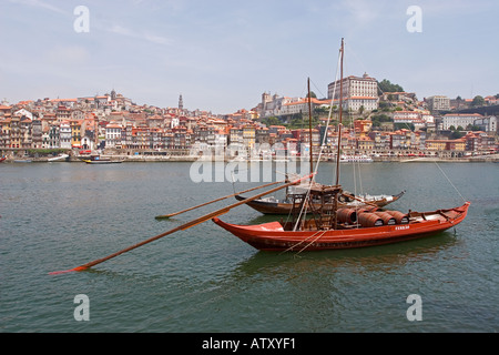 Historische Rabelo Boote auf dem Fluss Douro, Porto, Portugal Stockfoto