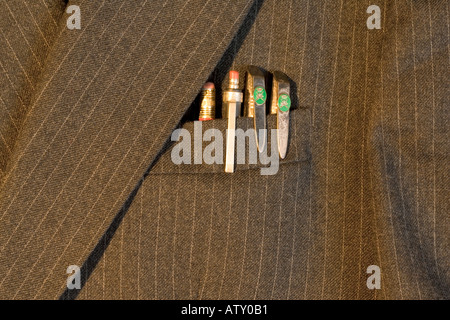 Kugelschreiber und Bleistifte in Deckeltasche Anzug Stockfoto