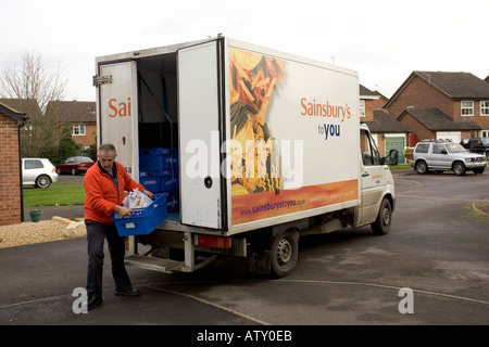 Bereitstellung von Lebensmittel für Stadthaus von Sainsburys Ihnen Hauslieferdienst Hesters Weise Cheltenham UK Stockfoto