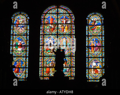 Glasfenster im St Samson Cathedral Stockfoto