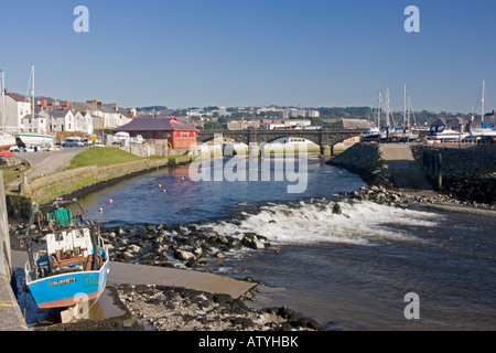 Mündung des Flusses Rheidol in den Hafen von aberystwyth Stockfoto