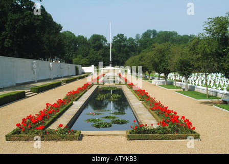 Cambridge American Cemetery and Memorial Wand in der Nähe Madingley USA Soldatenfriedhof Reflecting Pool & Gräber von US-Militärs Cambridgeshire UK Stockfoto