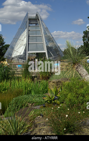 Die Davies Alpine House - Royal Botanic Gardens, Kew, fotografiert im Juni Stockfoto