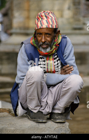 Nepali Greis Topi Hut in Mul Cowk Hof, Durbar Square, Patan, Kathmandu-Tal, Nepal, Asien Stockfoto