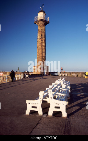 Blick entlang der West Pier in Whitby Stockfoto