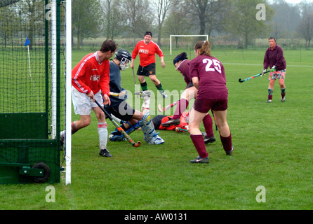 Ziel Mund Gerangel in fangen Sie Hockeyspiel Stockfoto