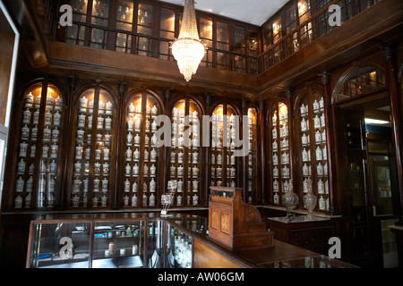 Das Innere der Farmacia Obispo in Havanna, Kuba Stockfoto