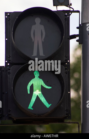 Nahaufnahme eines beleuchteten grünen Mann am Fußgängerüberweg Stockfoto