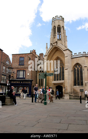 St Helens Square in York in Richtung Stonegate Stockfoto