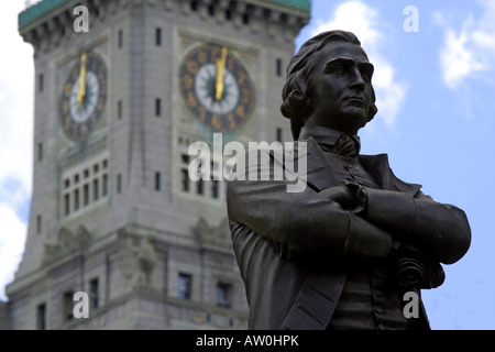 Sam Adams Statue und Custom House Tower in Boston, Massachusetts Stockfoto