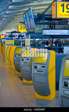 Automated Ticket Umgang mit Schaltern am Flughafen Schiphol, Niederlande Stockfoto