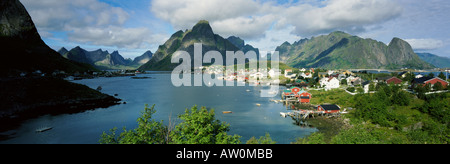 Dorf der Reine auf Moskenesoya, Lofoten-Inseln, Nordland, Norwegen, Skandinavien, Europa Stockfoto
