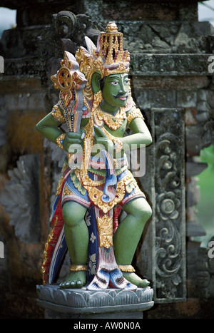 Indonesien, Bali, symbolische Holzschnitzerei statue Stockfoto