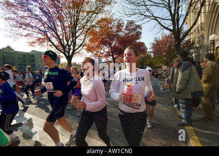 Konkurrenten in der 2006 ING New York City Marathon. JMH1894 Stockfoto