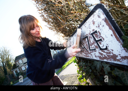 Erneuerung einer Dorfstraße Person unterzeichnen in Dorset County, England, UK Stockfoto