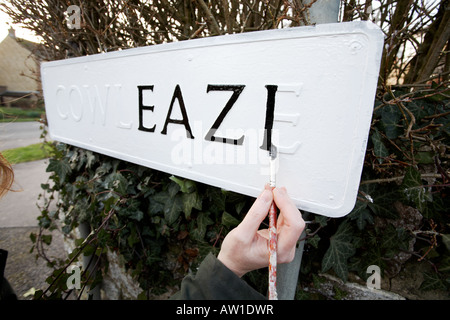 Erneuerung einer Dorfstraße Person unterzeichnen in Dorset County, England, UK Stockfoto