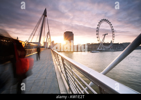 Sonnenaufgang von der Hungerford Bridge in London Stadt England UK Stockfoto