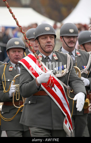 Militärmusiker am Heldenplatz (Heldenplatz) in Wien, Österreich Stockfoto