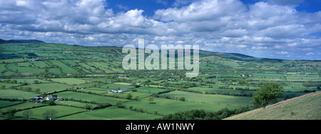 Hochland Farmen und Flickenteppich von Feldern in Shropshire, England betrachtet von den Long Mynd Hügeln Stockfoto