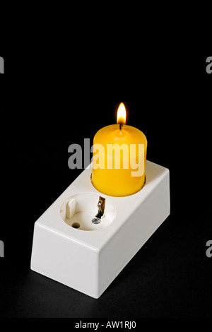 Steckdose, Aufputzdose, Kerze, Notlicht | Stockfoto