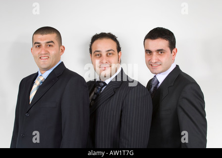 3 drei Geschäftsleute lächelnd Stockfoto