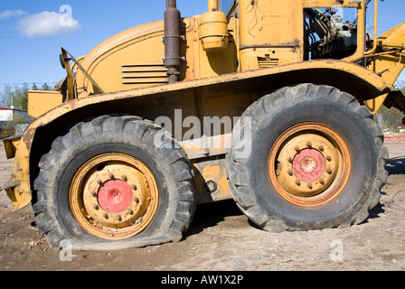 Reifenpanne auf Grader Stockfoto