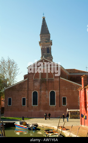 Venedig Italien drastisch kippen Turm der Kirche San Martino in Burano die buntesten Inseln der Lagune Stockfoto
