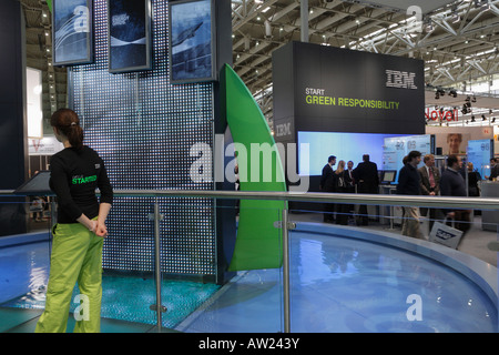 Deutschland Hannover 2008 - IBM-Stand auf der CeBIT Technologiemesse präsentiert Green IT Stockfoto