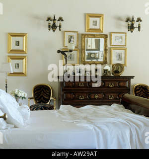 Master-Schlafzimmer in einem Bauernhaus in Zimbabweam Stockfoto