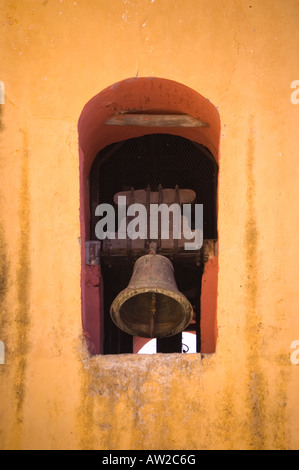 Alte Kirche Bell in einer mexikanischen Kathedrale in Chiapas, Mexiko Stockfoto